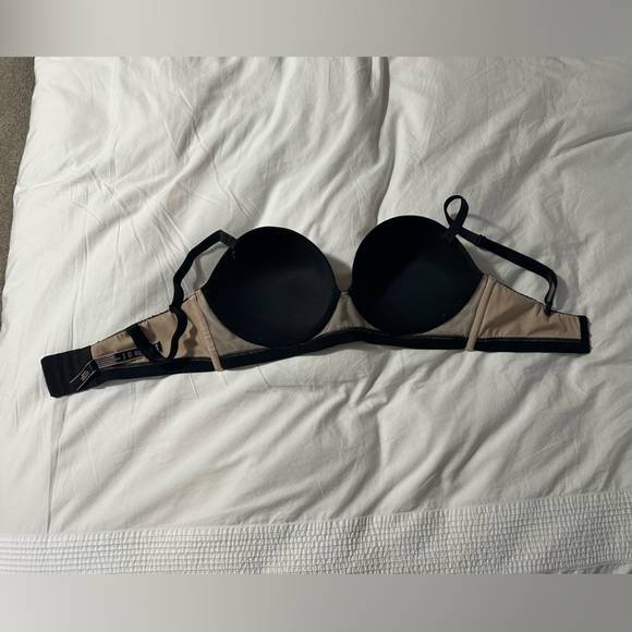 Black and tan bra from Victoria’s Secret - Picture 3 of 4